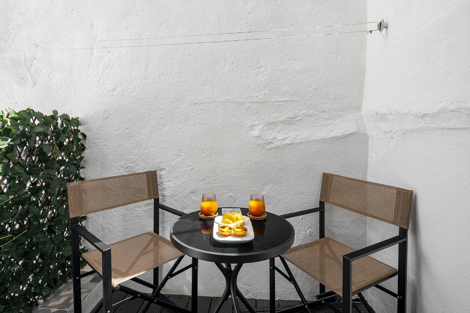Whome Stylish Family Residence In The Heart Of Chiado Lisbon Exterior photo